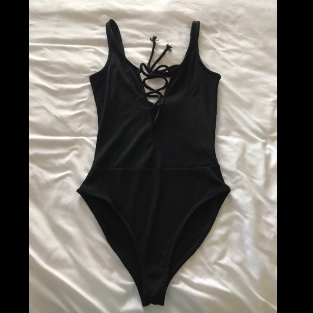 Black front lace sleeveless bodysuit